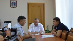В Арзгирском округе приём граждан провёл глава краевого комитета по торговле