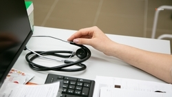 Трёх молодых врачей трудоустроили в Арзгирском округе